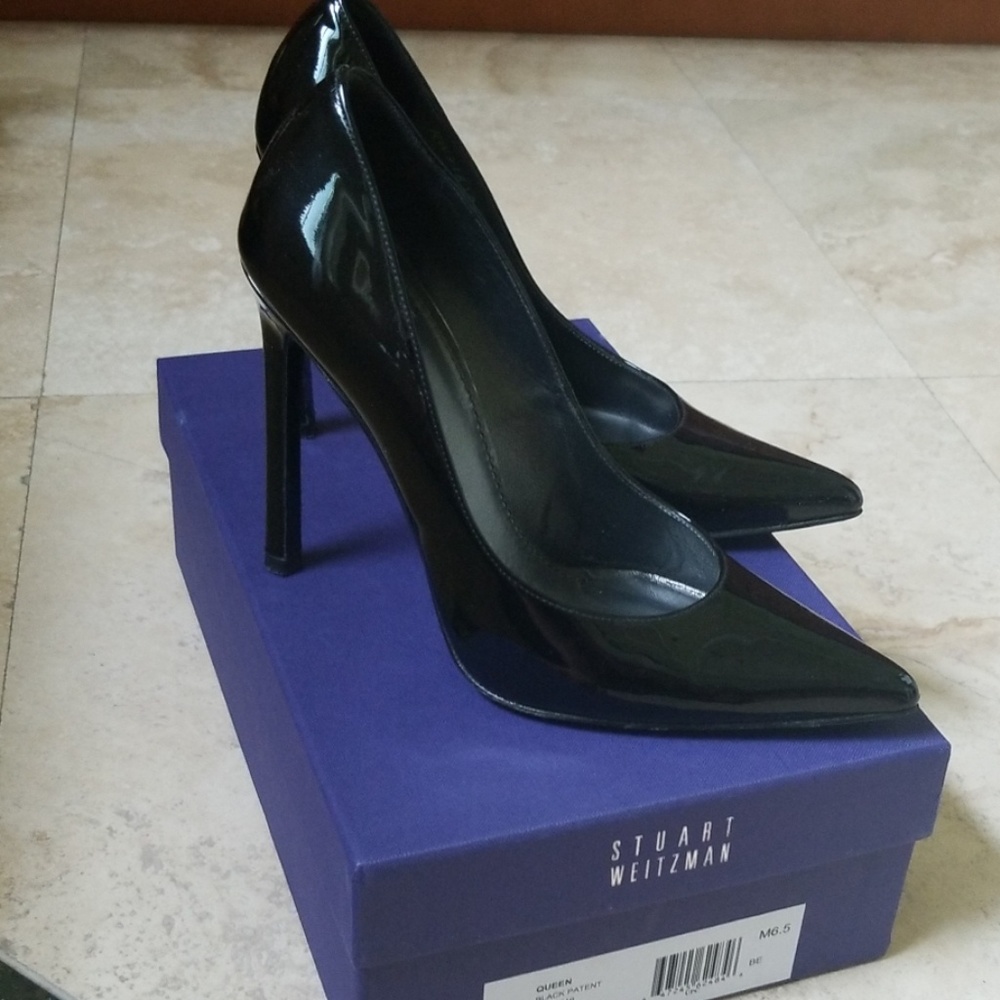 Stuart Weitzman Queen Pumps